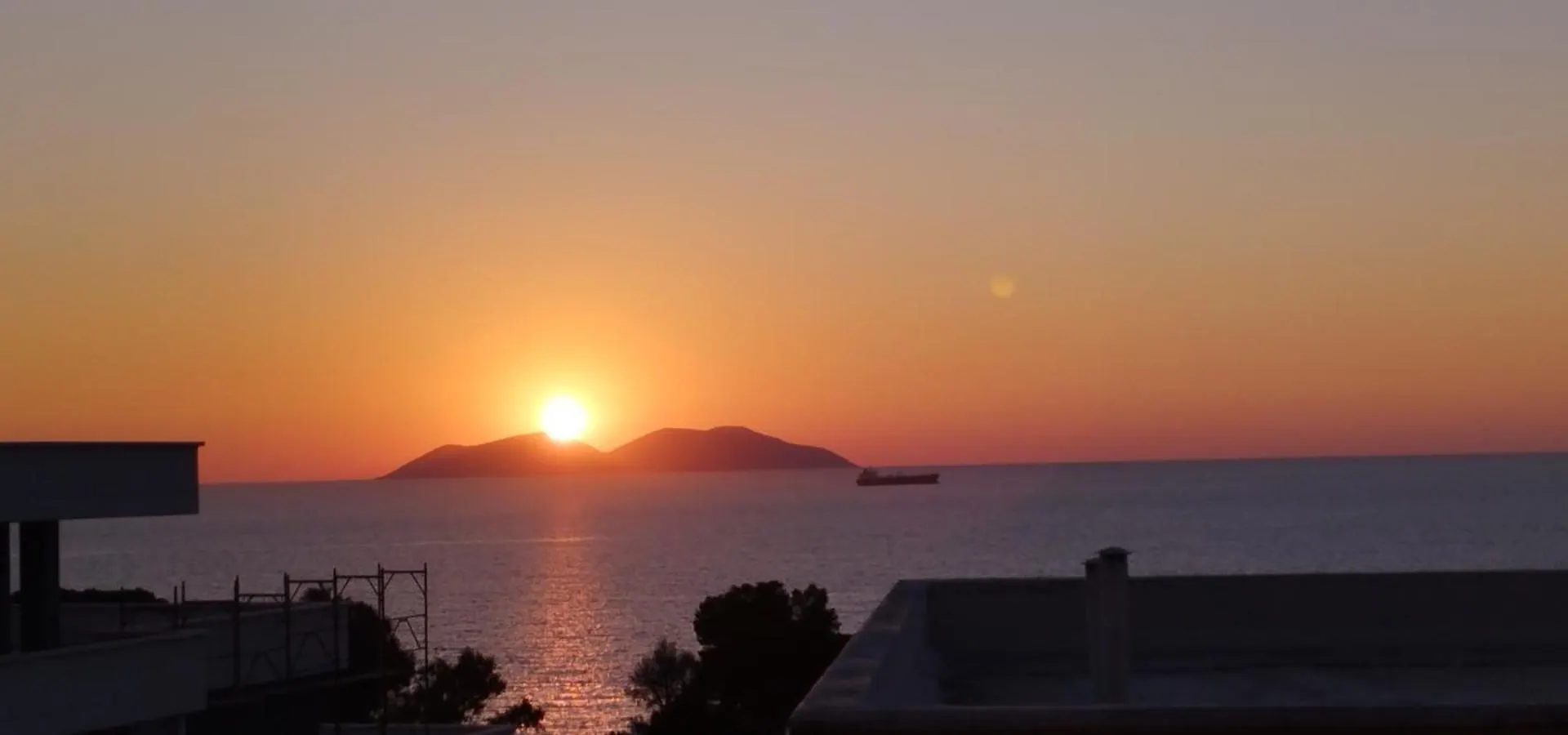 Wave Whispers Apt Vlorë